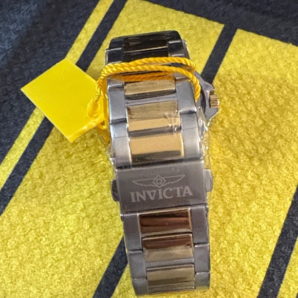 Invicta MLB Speedway NY edition. Watch with Gold and Silver Band 42mm - Picture 4 of 5